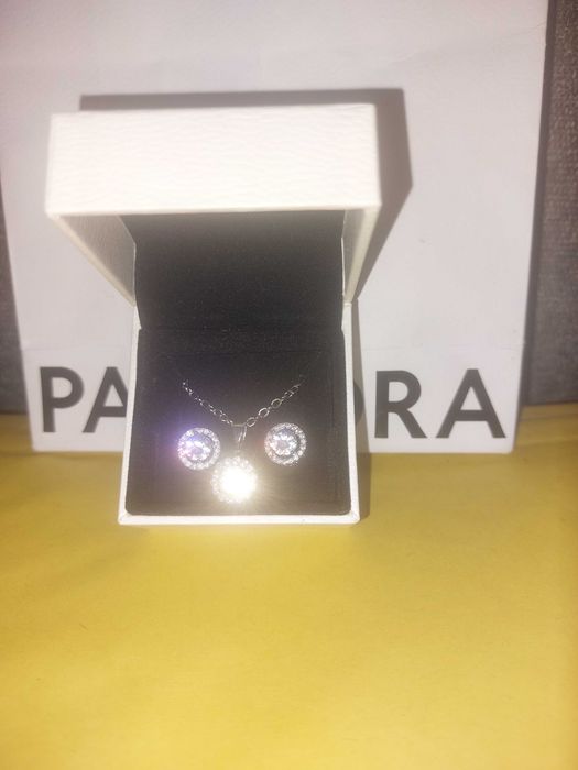 Set de bijuterii in cutie cadou cu punguta cadou pandora
