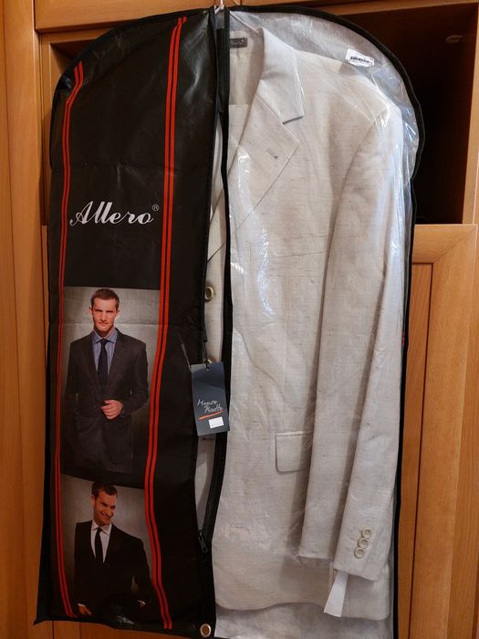 Продам мужские костюмы.