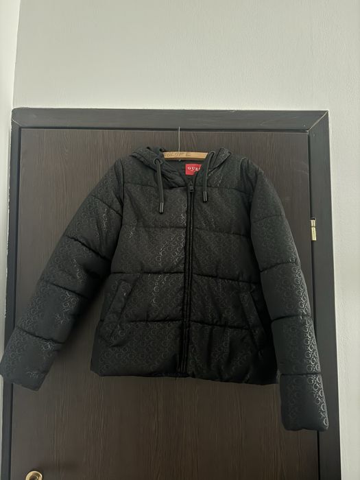 Geacă GUESS impecabil