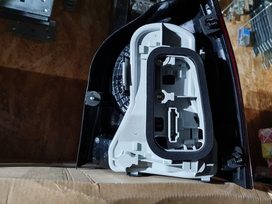 Stop stânga pentru Polo, Stop original Hella.