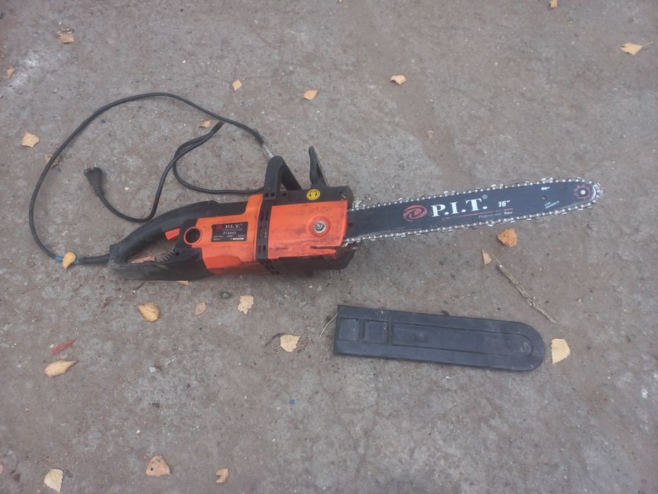 Продам электрическую пилу.