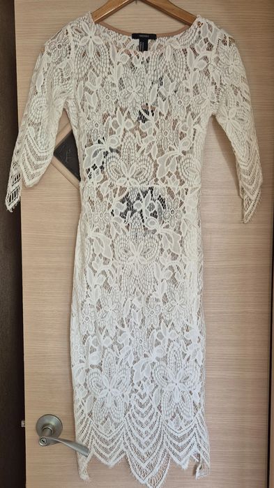 Белое гипюровое платье Forever21