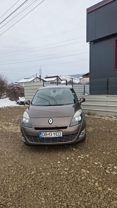 Inchiriere auto  Renault Grand Scenic 7 locuri