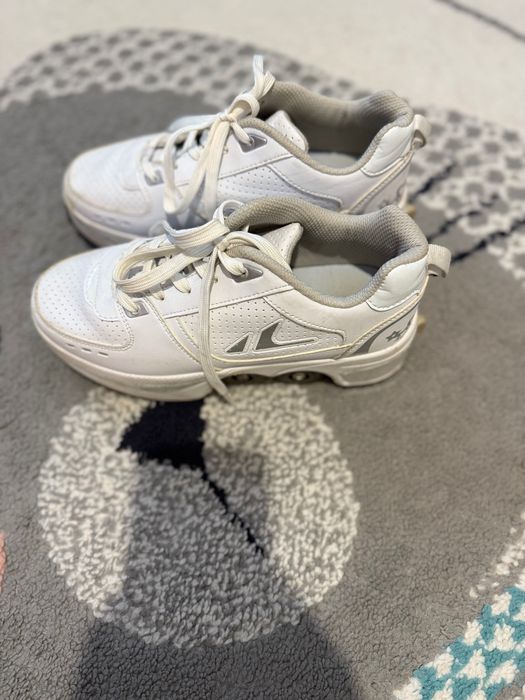 Обувки с прибиращи се колела