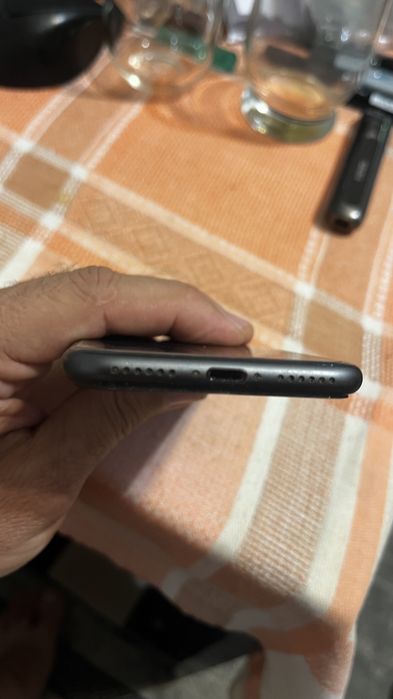 Продава iPhone 8 64Gb