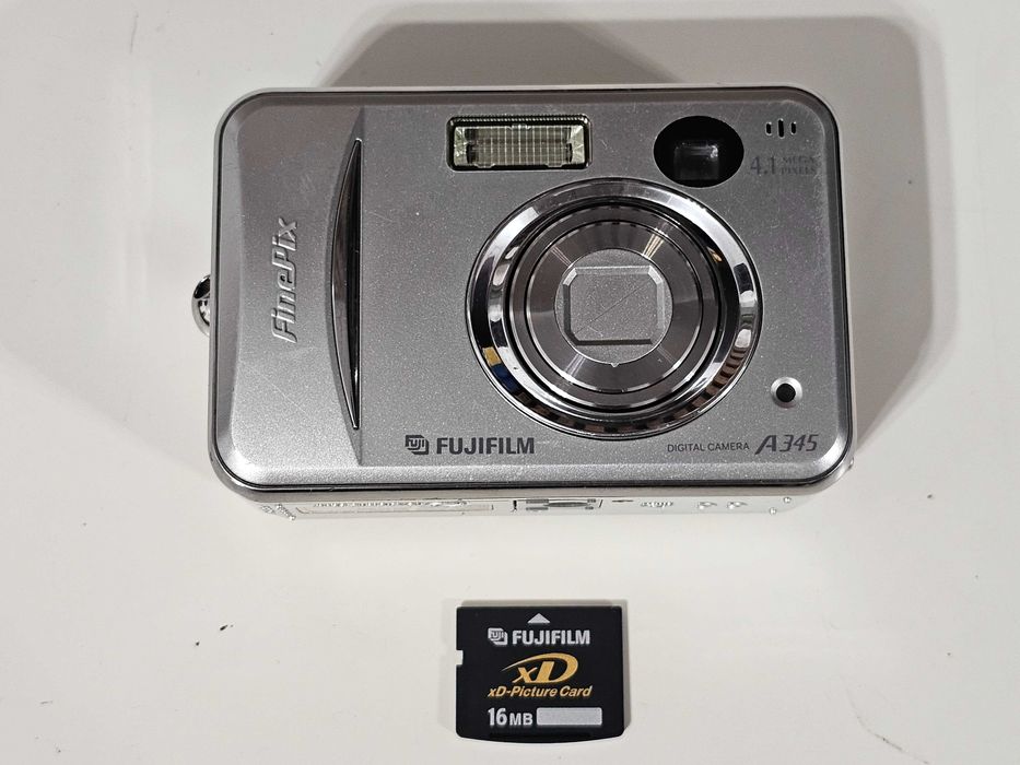 Y2K Aparat foto digital compact Fujifilm Finepix A345 4.1MP 3xZoom