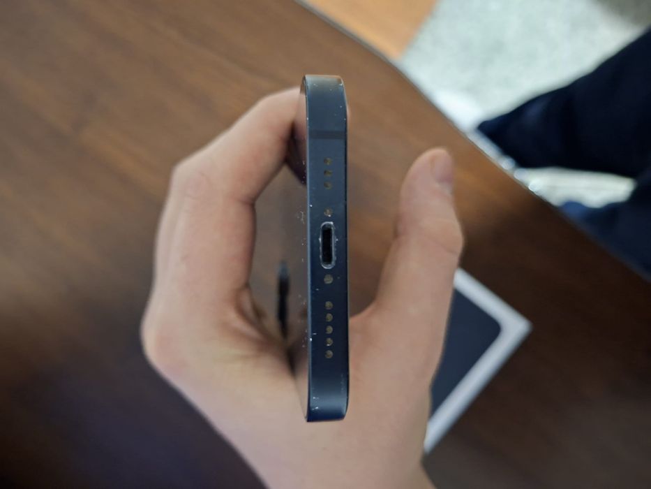 Vand Iphone 13 in stare foarte buna