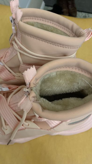 Кроссовки для женщин