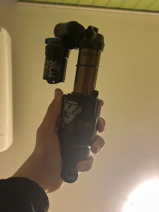 продавам заден амортисьор fox x2