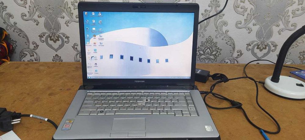 Toshiba noutbuk satiladi