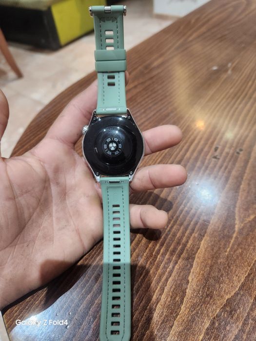 Продавам часовник нов Huawei GT 6