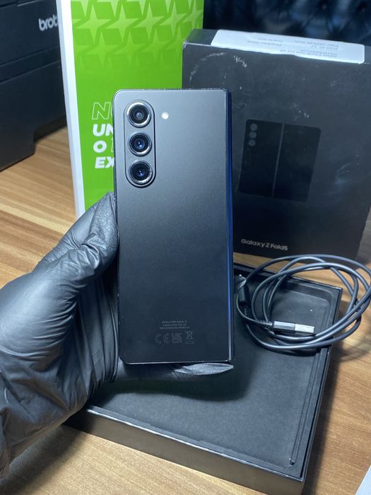Samsung Galaxy Z Fold5 • 512 GB • Phantom Black