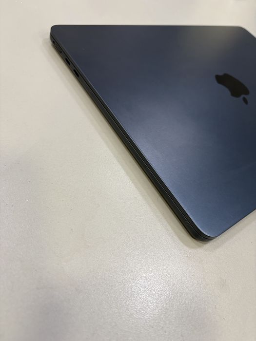 MacBook Air m2 8/256