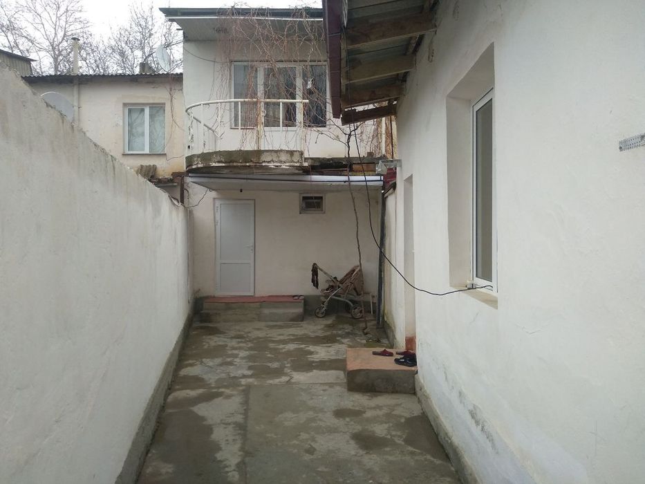 Жиззах шахрида жойлашган 2 каватли коттедж сотилади