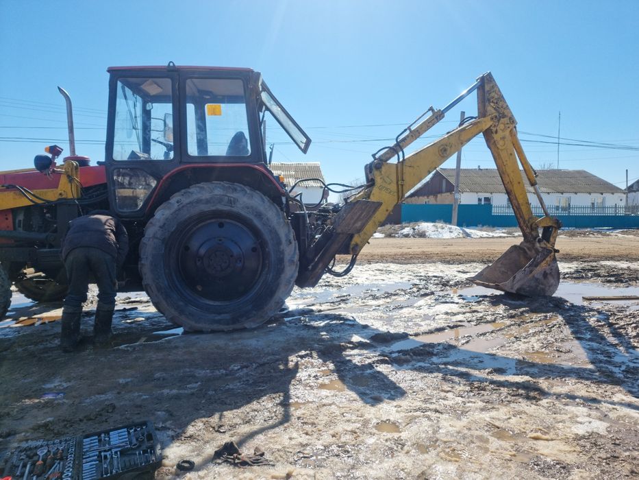 Продам экскаватор погрузчик ЮМЗ