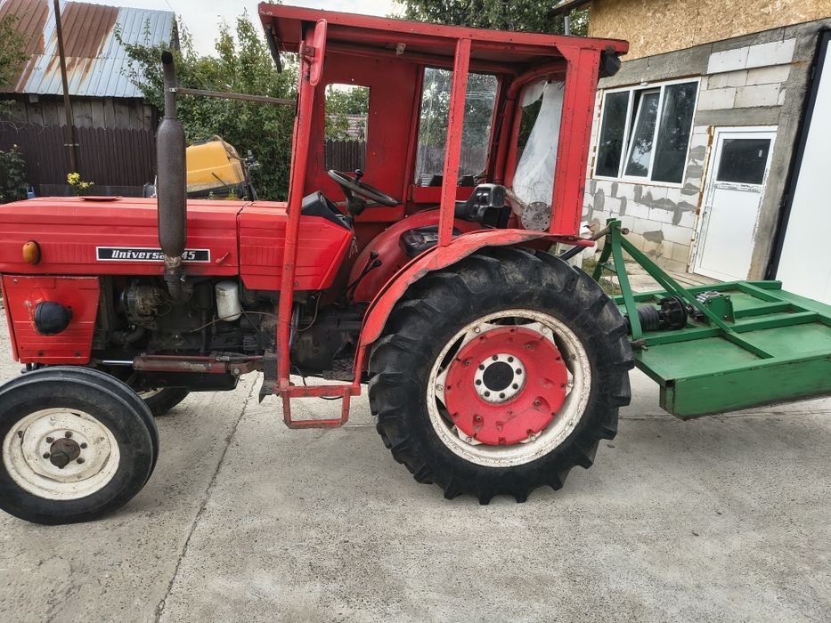Tractor viticol și utilaje