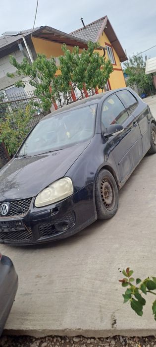 Dezmembrez vw Golf 5 1.6 bse motorul se da cu cutie 5 trepte