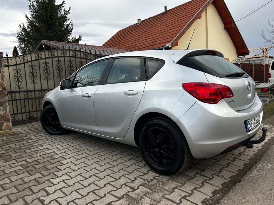 Opel Astra J   1.4 benzina