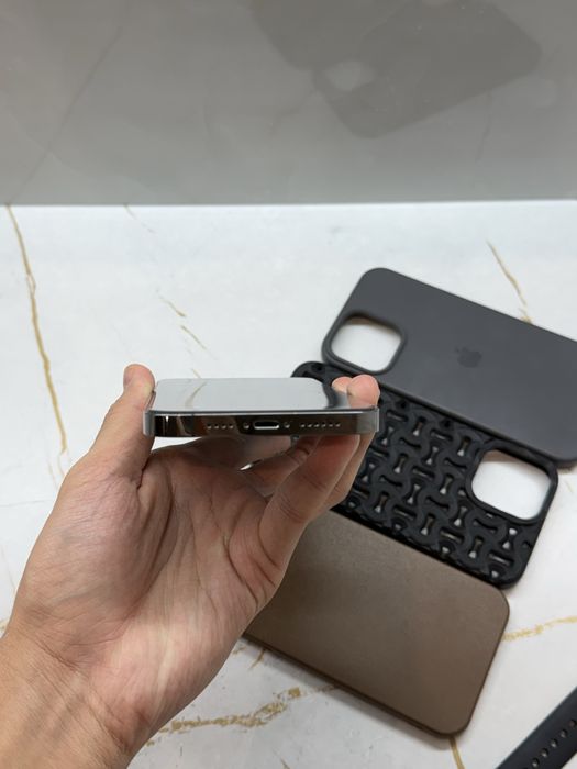 Iphone 13 pro max and apple watch se gen2