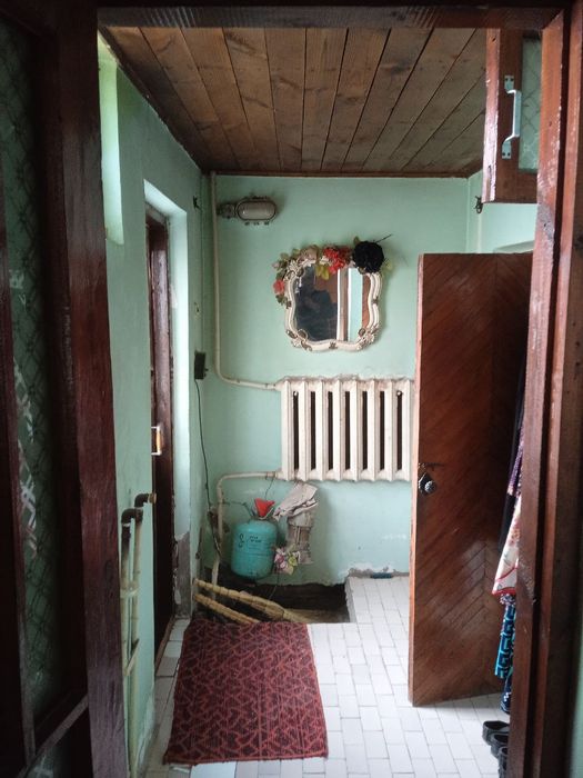 Uy sotiladi hovli kelishamiz uchastka