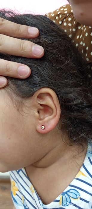 Mutloqo og'riqsiz Quloq Burun teshamiz