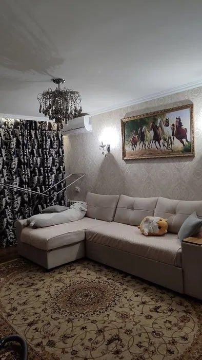 Чиланзар 23 квартал 2в3/1/5 Кирпичный дом, балкон 2*6