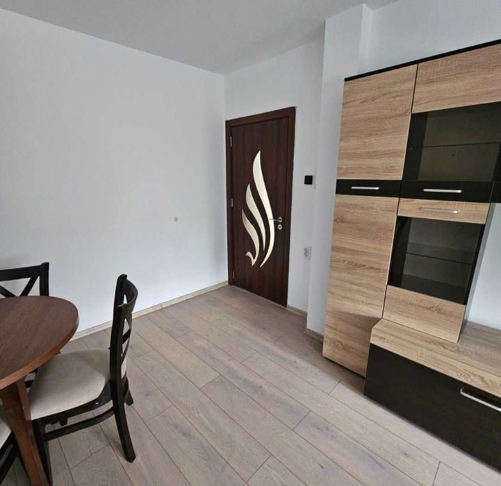 Продава се Двустаен апартамент в Горна Оряховица - 80 кв.м за 1550 €/кв.м - Снимка #1