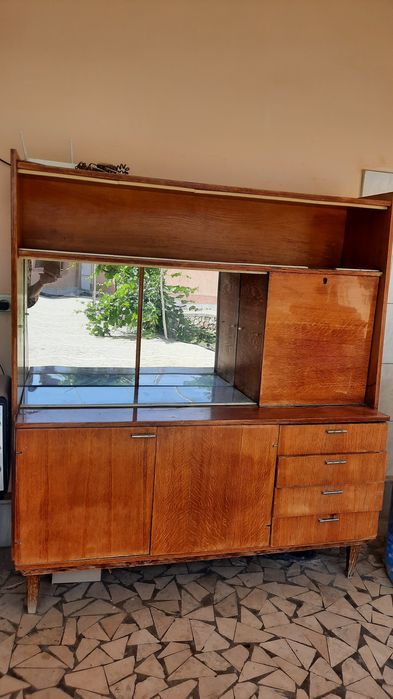 Stenka mebelniy oynali