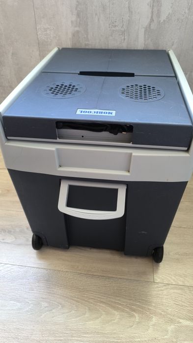 Комбинирана хладилна чанта Mobicool W48 12/220 волта 48 литра .