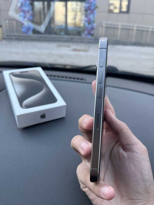Iphone.15 pro. Apple watch 3. В месте.