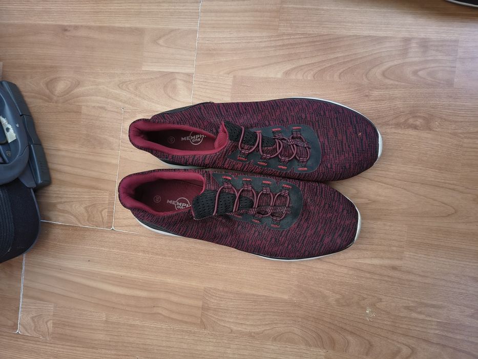 Adidași de tip sport