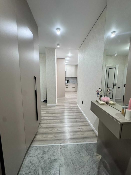 Продам евро 3-х ком., в Центре, район 8 школа