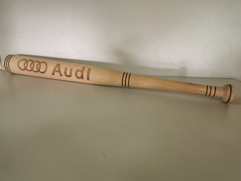 Бухалка с гравирано лого на кола