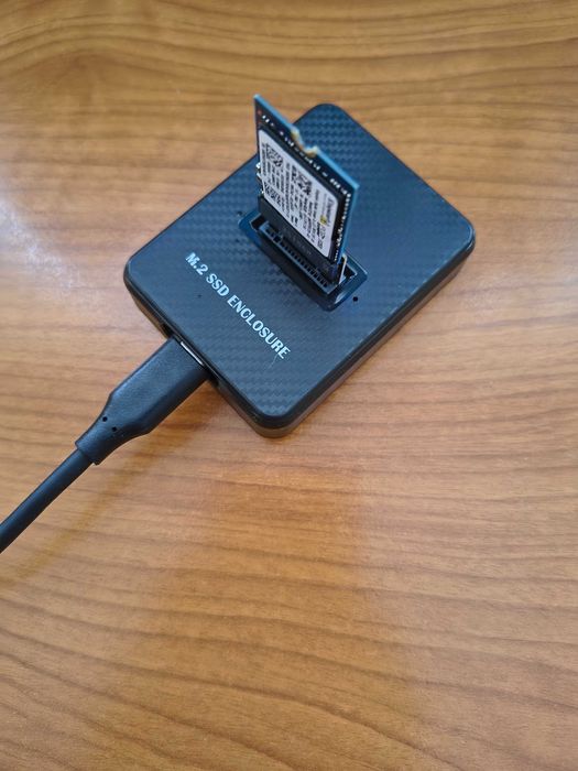 NVMe to USB reader-четец