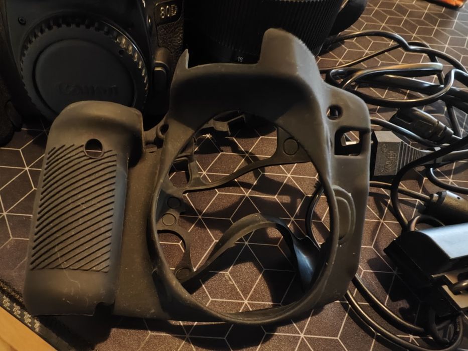 Canon EOS 80D + 18-135mm Nano USM + 50mm + accesorii