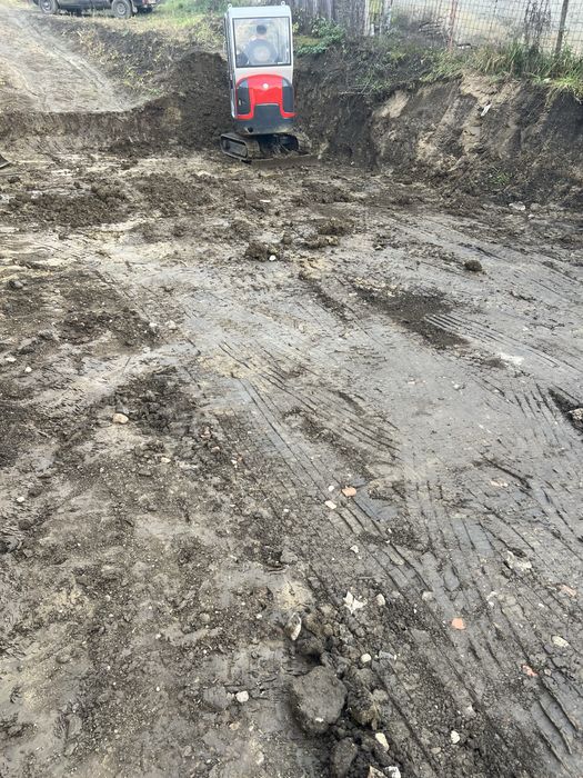 Inchiriez , prestez servicii mini excavator cu operator