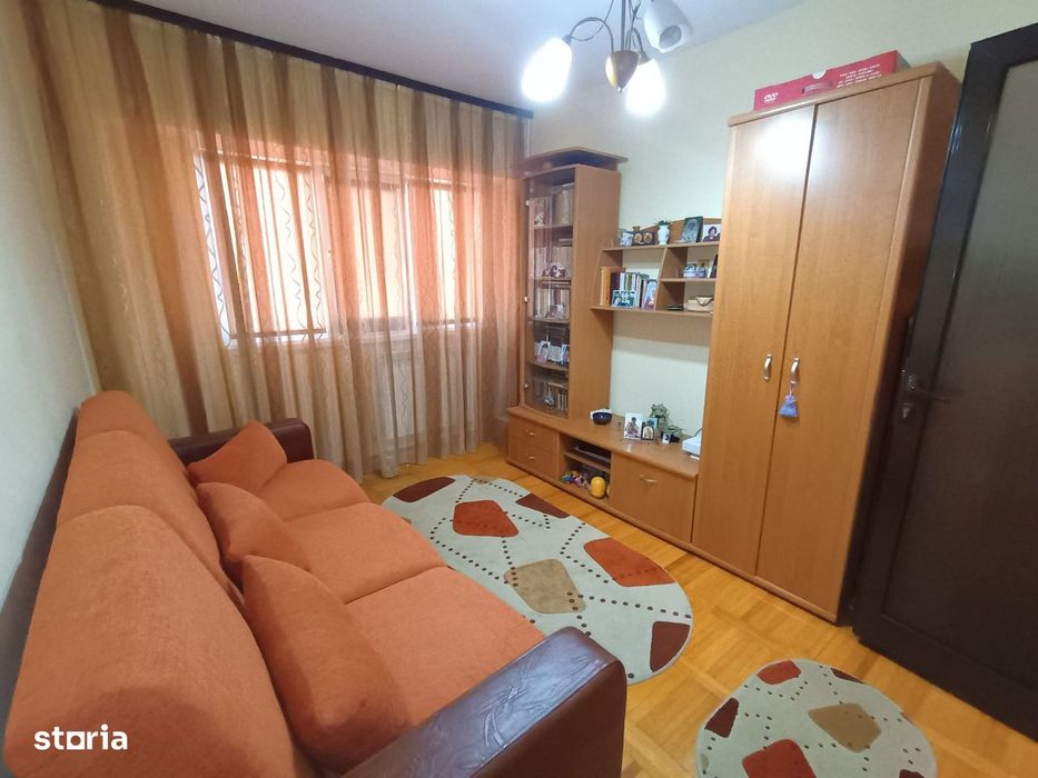 Apartament trei camere - Zona Școala Nr. 9 - 84 mp