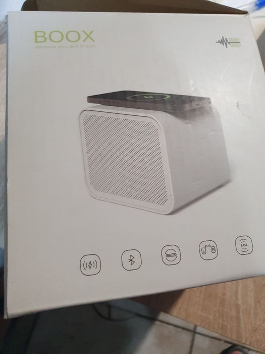 Bluetooth високоговорител Boox с безжично зарядно в едно