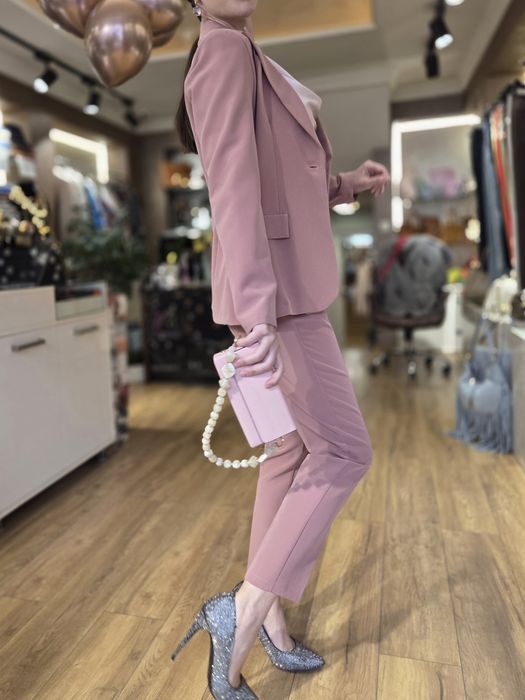 Дамски костюм - Италия