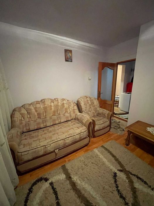 Vând apartament cu 2 camere.