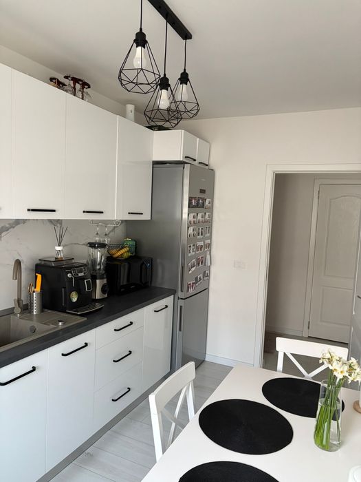 Apartament 2 camere, bucatarie inchisa