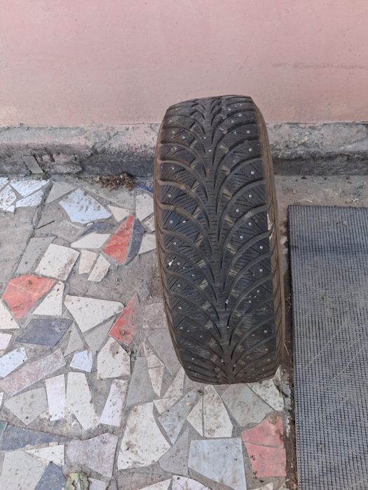 Зимние шины с шипами 215/65 R16