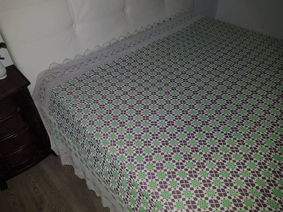 Cuvertura macrame crosetata manual pentru pat dublu