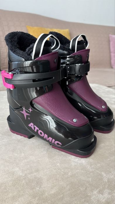 Vand clapari Atomic pentru fetita, marime 25-26 (mondo 15/16).