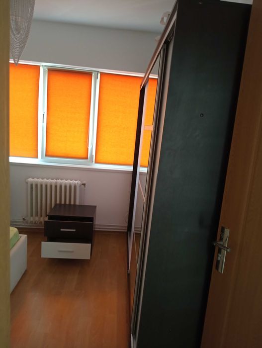 Vând apartament cu 2 camere, strada Eroilor.