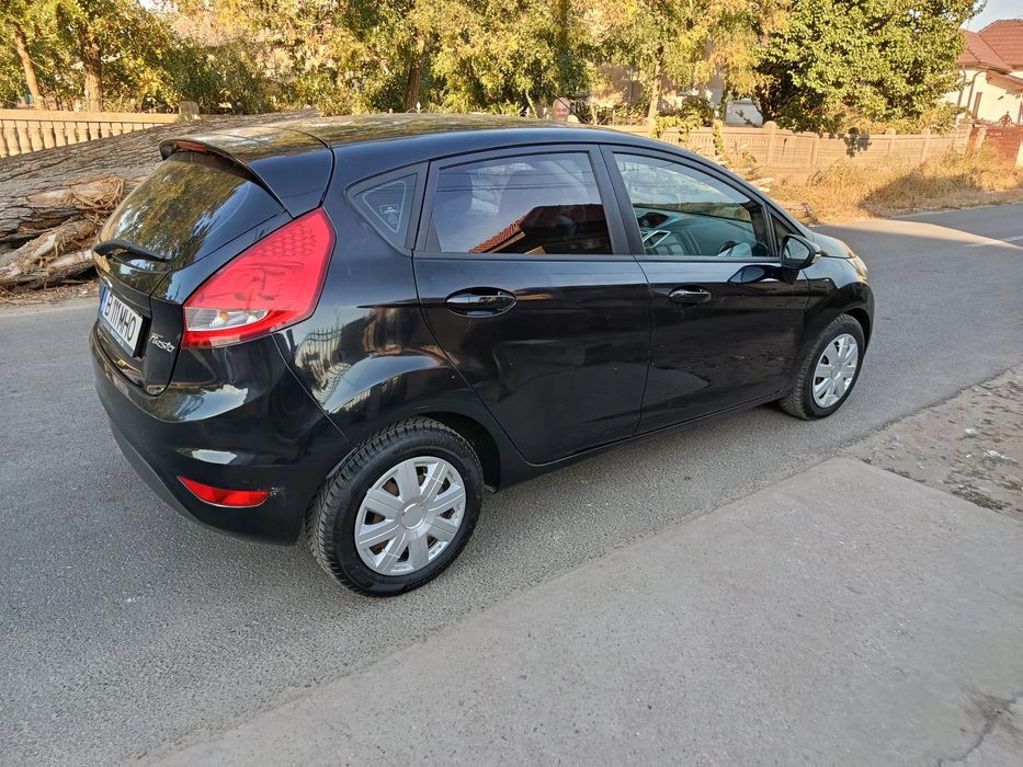 Vând Ford Fiesta 2010