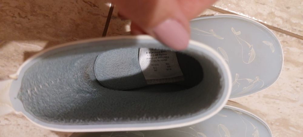 Vand cizmulite baietel h&m marimea 24