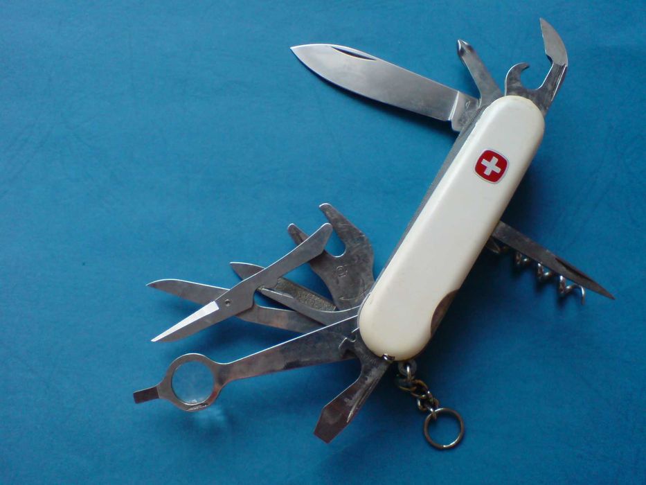 Briceag multifuncțional FICHET, cu toc