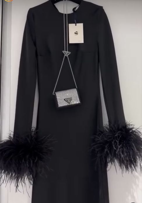 Платье Bonnitto Collection с перьями