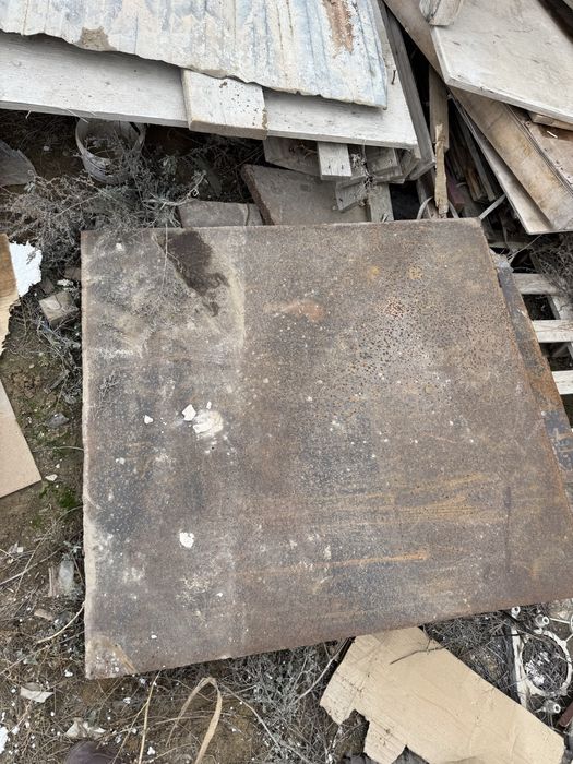 лист уголник металл